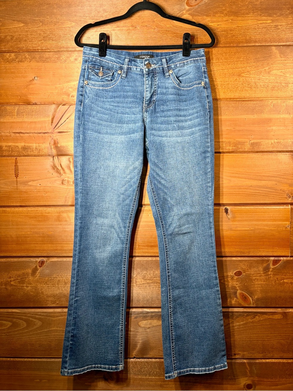 Royalty For Me Medium Blue Embroidered Picket Flare Jeans Size 4 💕🌸